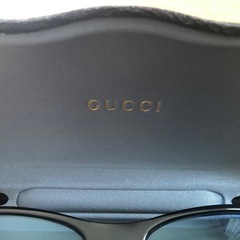 GUCCIのストライプデザインのサングラス、専用ケース付き。の画像