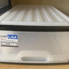 奥行き64センチの衣類収納
