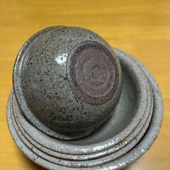 重ねられるボウルの画像