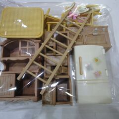 シルバニアファミリー はじめてのお家 人形4体と小物付 中古 箱無し【モノ市場東海店】141の画像