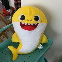 0527-051 ベイビーシャーク ぬいぐるみ