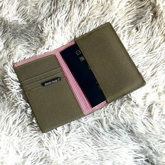 【毎日使わないからこそ拘りたい】 Herschel / 迷彩柄、パスポートケース の画像