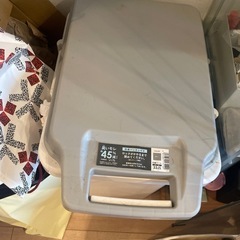 ほぼ新品、
45Lゴミ箱、江東区