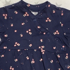 H&M 1-2ヶ月　ベビー服　花柄　紺色　カバーオール　56サイズの画像