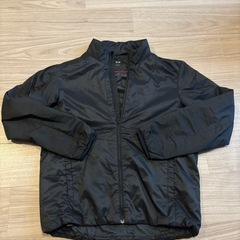 UNIQLO黒のジャンバー