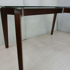 ダイニングガラステーブルの画像