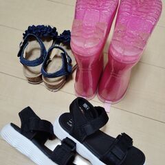 （商談中）3足まとめ売り！18センチ 長靴 サンダル 19センチ サンダルの画像