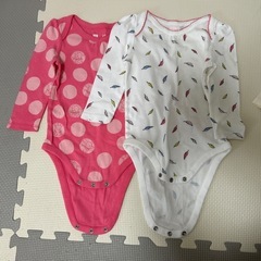12〜18month GAPロンパース2枚
