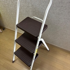 折りたたみ脚立（踏み台） 