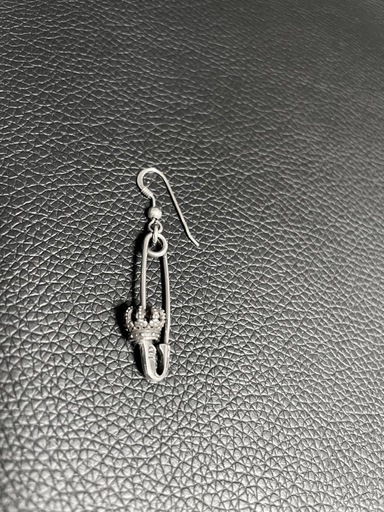 ジャスティンデイビス ピアス