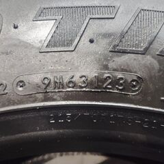 TOYO M935 215/70R17.5 118/116N LT 17.5インチ ライトトラック用 スタッドレス 1本 23年製 バリ溝 キャンター コースター等　(KTT513)クレジットカード QRコード決済可能の画像