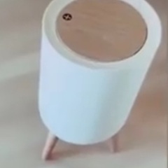 【ゴミ箱】ワンプッシュで開くオシャレな足つきゴミ箱の画像