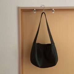 ショルダーバッグ　肩掛けカバン