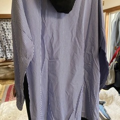 薄手のパーカーの画像