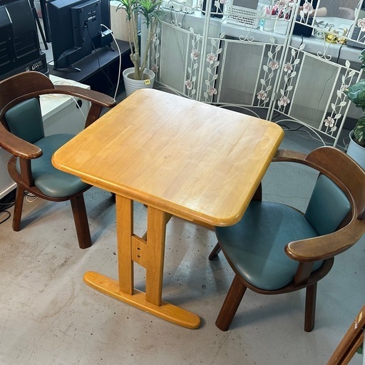 ダイニングテーブルと回転チェア2脚のセット 注文 ダイニングテーブル