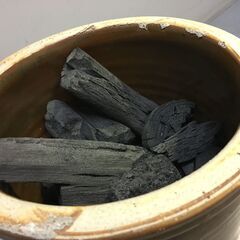 A3967　甕　植木鉢　炭入り　メダカ鉢　園芸　陶器　かめ　めだか鉢　花入れ　鉢カバー　インテリア 置物の画像