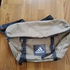 adidas アディダス　ボディバッグ