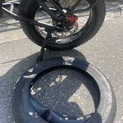 20インチファットバイクの電動自転車の修理、特定小型原動機付自転車の修理致します☆パンク修理、タイヤ、チューブ、エアーバルブの交換☆ - 便利屋