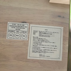 テーブルとイスの画像