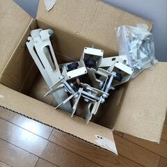 エアコン室外機壁吊り下げ金具