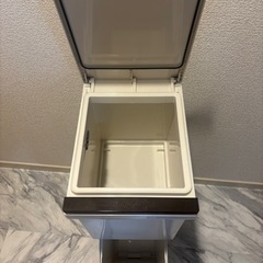 ゴミ箱の画像