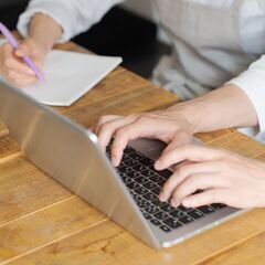 【急募／正社員】メニュー作りやサイト管理もお任せ！”ちょっとクリエイティブ”な事務やってみない？の画像