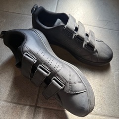 adidasスニーカー