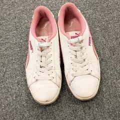 0527-178 女の子用　PUMA　２２センチ