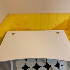 ゲーミングデスクの画像