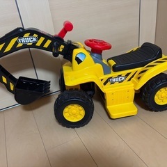 乗って遊べるショベルカー✨️੭ ᐕ)♡