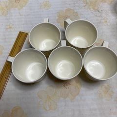 アウトドアに重ねられるコップの画像