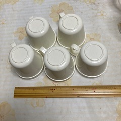 アウトドアに重ねられるコップの画像
