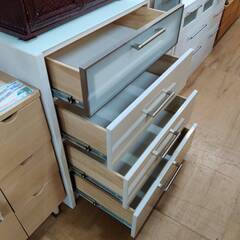 【愛品倶楽部柏店】NITORI ニトリ 4段8杯ガラストップミドルチェスト オレオール 120 WHの画像