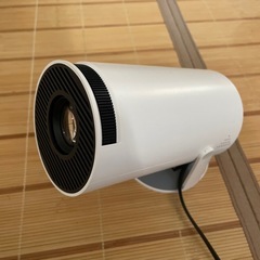 自宅で映画鑑賞に！！小型プロジェクター