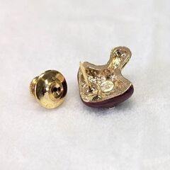 ☆アクセサリー　ピンブローチ　ワインレッドきのこ　中古品の画像