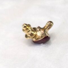 ☆アクセサリー　ピンブローチ　ワインレッドきのこ　中古品の画像