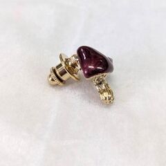 ☆アクセサリー　ピンブローチ　ワインレッドきのこ　中古品の画像