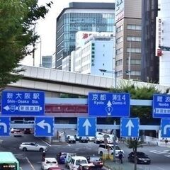 決まったルートを運転する”だけ”？ 積み降ろしも渋滞遅延によるドタバタ対応も無し！ 街で見かける【アドトラックドライバー募集】／未経験可 ！気楽に働きたいあなたにピッタリ♪の画像