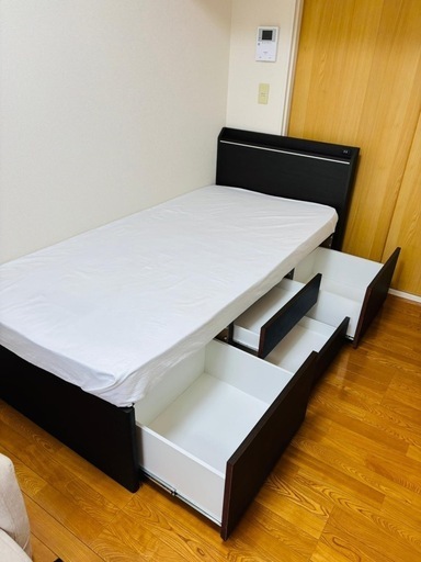 ベットとニトリマットレス(充電機能付き)