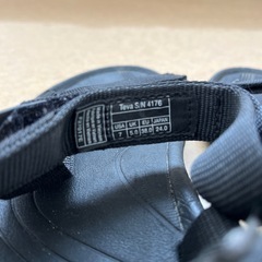 本日午後限定20%OFF！tevaサンダル　黒　24㎝の画像