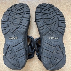 本日午後限定20%OFF！tevaサンダル　黒　24㎝の画像