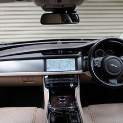 検査8年6月XF 20d プレステージ ディーゼルターボ/ベージュレザー/アダプティブクルーズ/10.2インチナビ/地デジ/バックカメラ/Meridian/ETCの画像