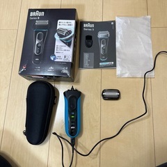 BRAUN 電動シェーバー

