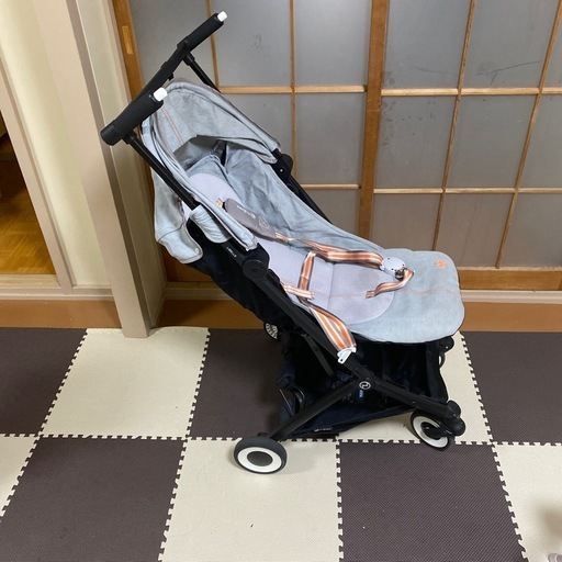 サイベックスのベビーカーとレインカバー