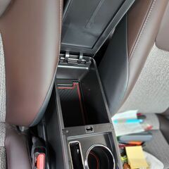 値下げ💴⤵️ヤリスクロス 専用 アームレスト YARIS CROSS 2020年8月～ コンソールボックス 車内収納ボックス スライド式 ドリンクホルダー機能搭載 トレイ内蔵 大容量 肘掛け 肘置き の画像