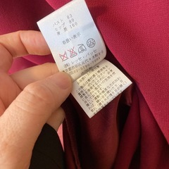 バーガンディ色フォーマルドレスの画像