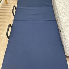 ★ジモティ割あり★TJ11782  折り畳みベッド 青黒 H30...