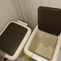 ペダル式ゴミ箱　2セット！