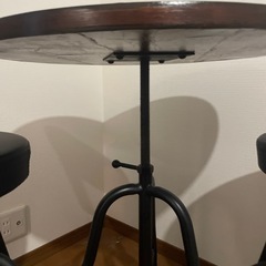 昇降チェア、テーブルセットの画像
