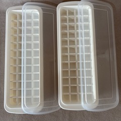 【美品】製氷器２個＋液体入れ２個＋密封クリップの画像